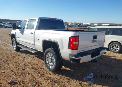 2018 GMC Sierra K2500 Denali z USA, uszkodzony, nr VIN 1GT12UEY0JF207832